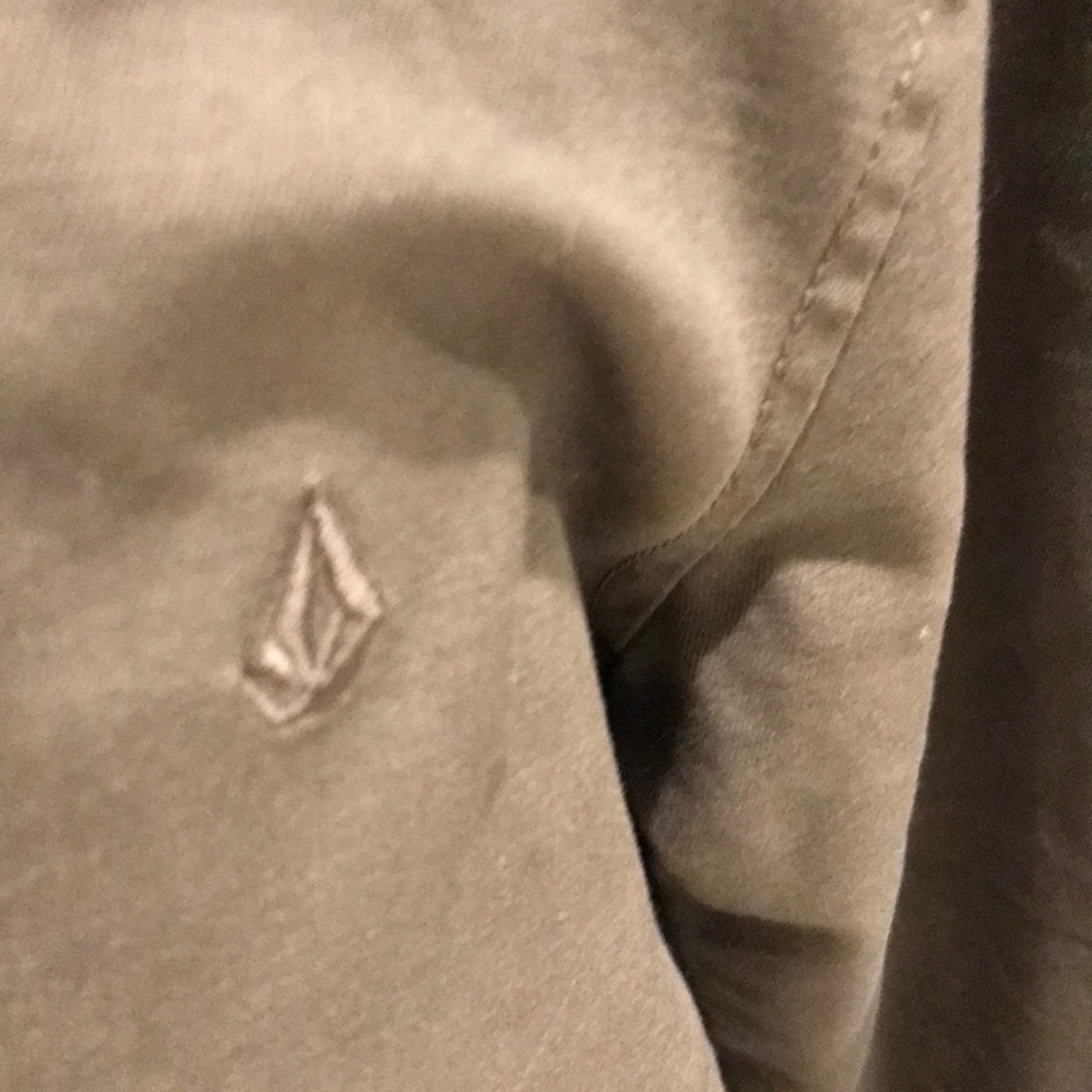 Volcom Boy’s Lightweight Full Front Zip CLosure - Picture 2 of 8